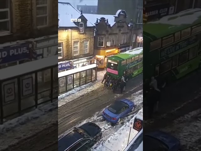 ⁣This is the moment a group of young people helped free a bus in Leeds