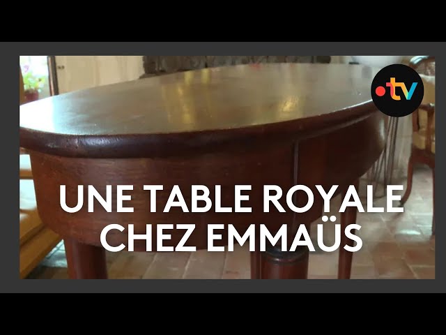 ⁣Il trouve une table royale chez Emmaüs