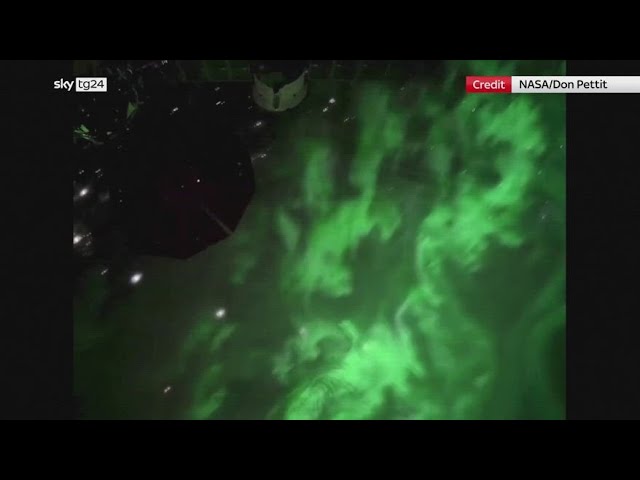 ⁣Aurora boreale dallo spazio: il video della NASA