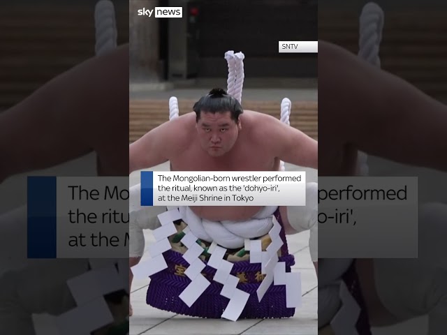 ⁣Sumo Grand Champion performs ring ritual