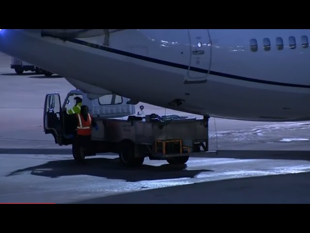 ⁣2 found dead in JetBlue plane's landing gear, Carter ceremonies continue, more | CBS News 24/7