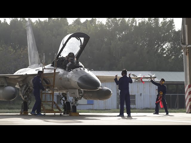 ⁣Taiwan's Air Force holds emergency takeoff drills