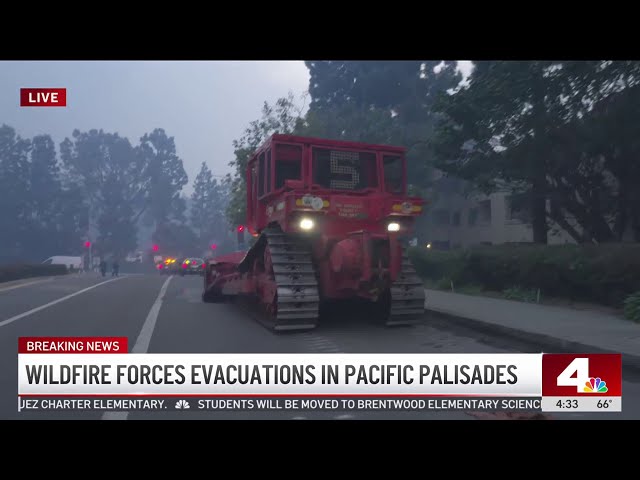 ⁣Cars abandoned as resident evacuate from Pacific Palisades