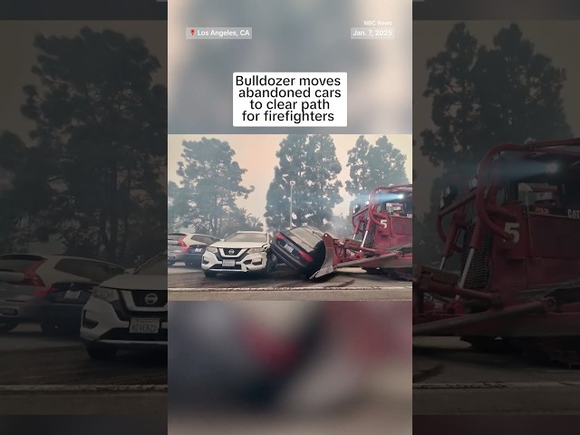 ⁣Bulldozer moves abandoned cars to clear path for firefighters