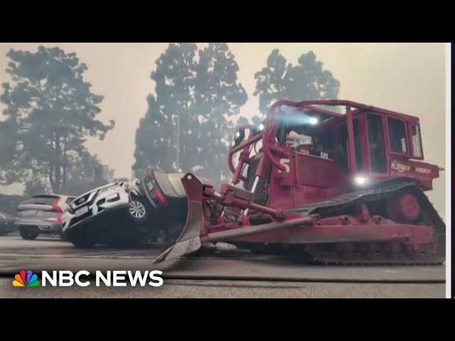 ⁣‘Get out if you want to live’: Man describes moments he evacuated his car