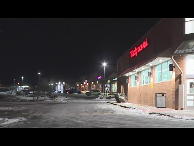 ⁣Officer injured, 2 in custody for reportedly stealing narcotics from Walgreens in Aurora