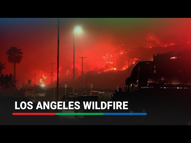 ⁣Pacific Palisades turns red from wildfire as night falls | ABS-CBN News