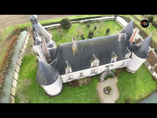 ⁣  Château de Coussay vu du ciel