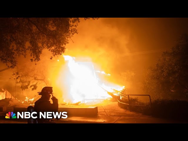 ⁣California firefighter: 'Get in your cars and leave the areas'