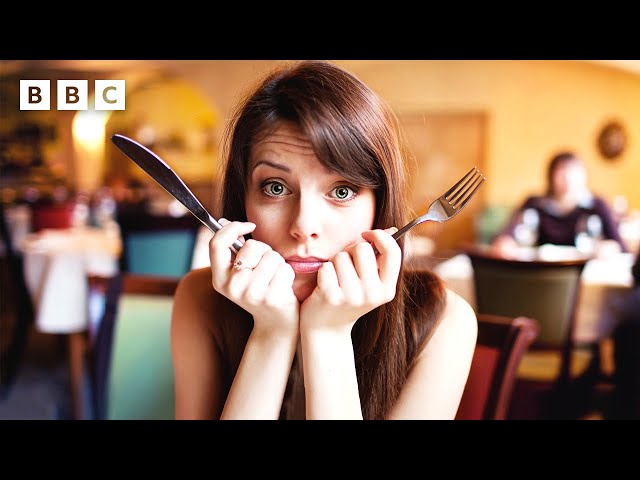 ⁣The complex world of dating with severe food allergies - BBC