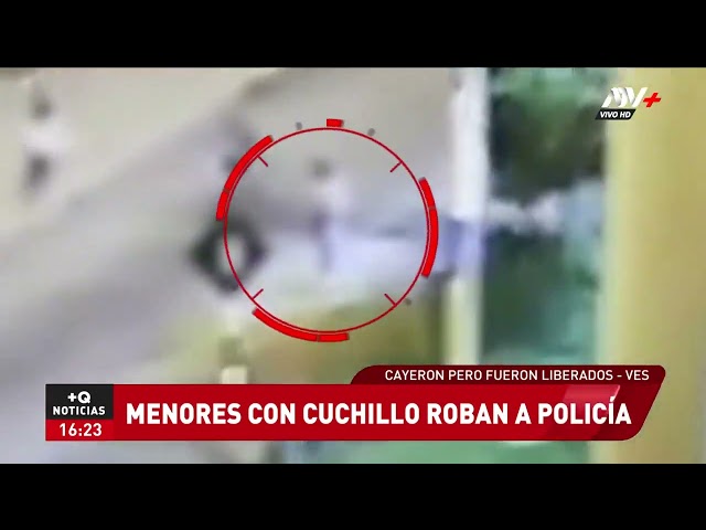 ⁣VES: Liberan a menores de edad que asaltaron a policía con un cuchillo