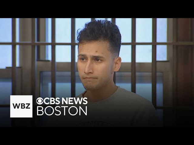 ⁣Man accused of opening door on Boston JetBlue flight appears in court