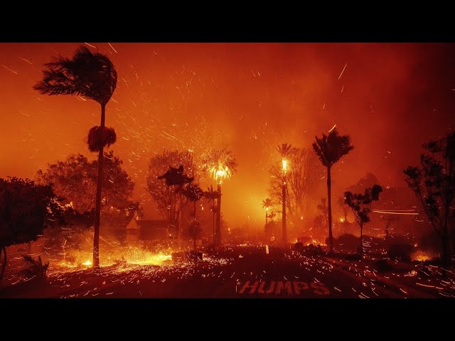 ⁣Pacific Palisades fire burns in Los Angeles