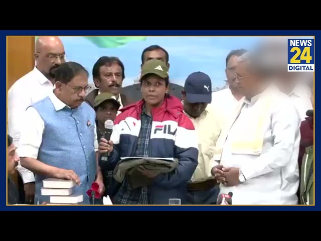 ⁣Karnataka में 6 कुख्यात नक्सलियों ने CM सिद्धारमैया और डिप्टी CM डीके शिवकुमार के सामने किया सरेंडर