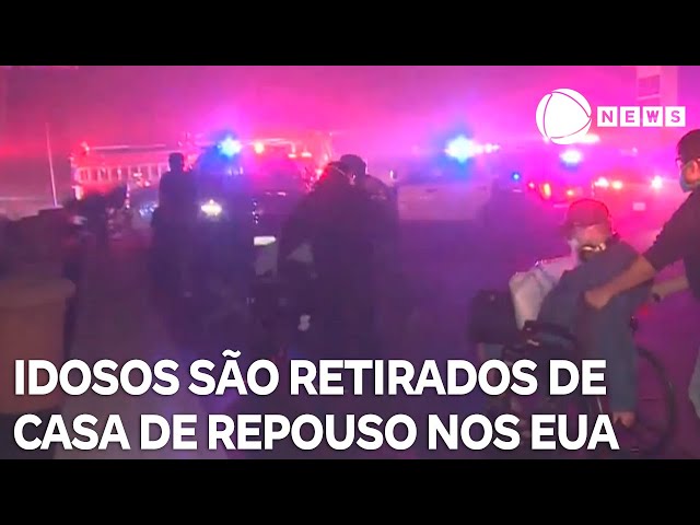 ⁣Idosos são retirados de casa de repouso por causa do fogo