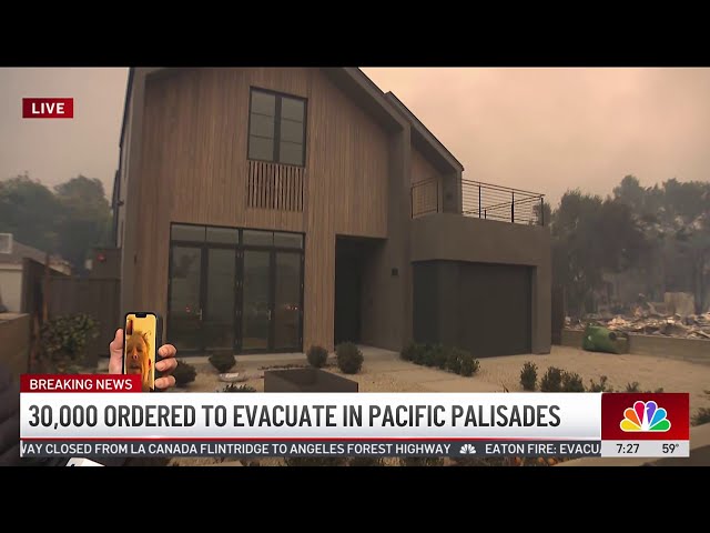 ⁣One home spared along street in Pacific Palisades