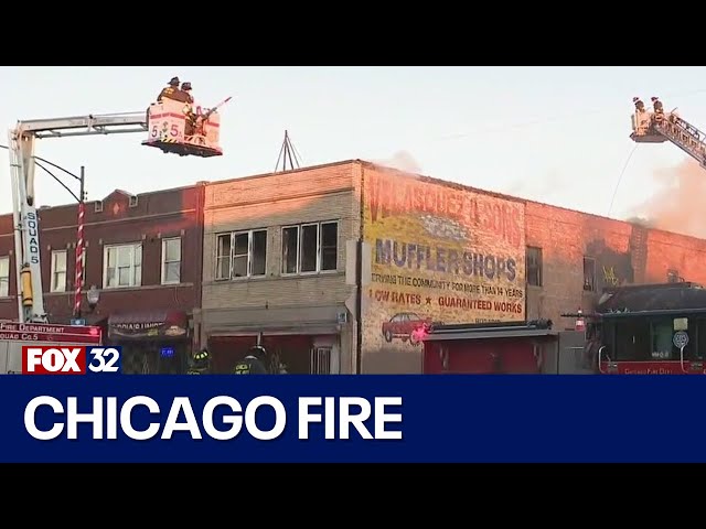 ⁣Firefighters battle blaze in Chicago Lawn