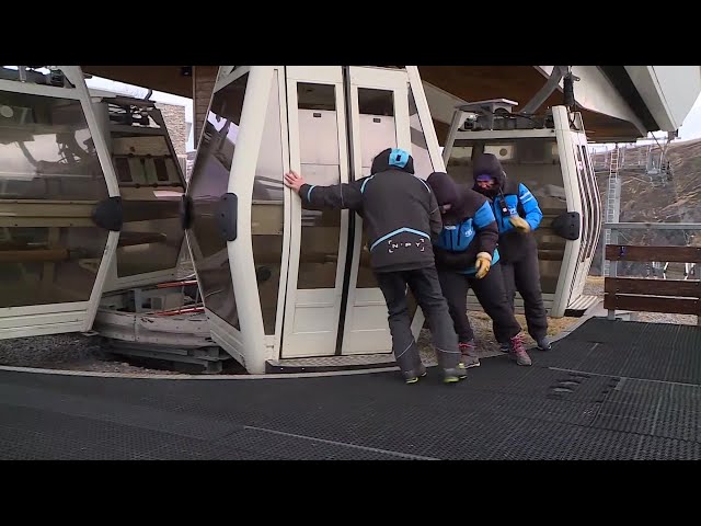 ⁣Pyrénées, Gourette, le vent et les remontées mécaniques