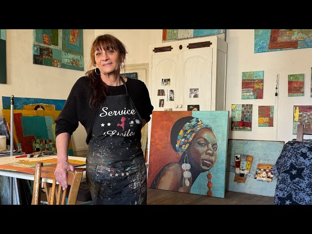 ⁣Portrait de Lyne Mangin, une artiste peintre colorée