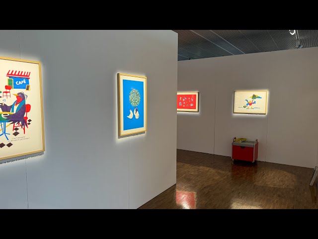 ⁣Des Parisiens caricaturés en oiseaux dans l’exposition Piafs !