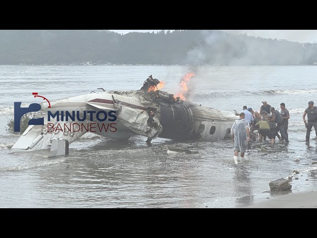 ⁣BandNews em 2 Minutos (09/01/2025 –Noite) Avião de pequeno porte sofre acidente e explode em Ubatuba