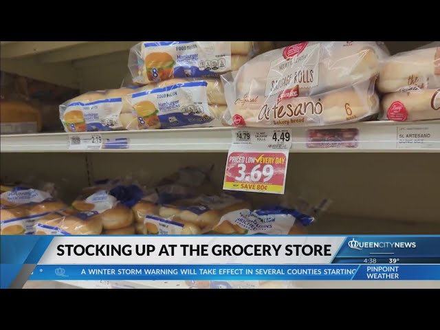 ⁣Grocery stores busy ahead of winter storm