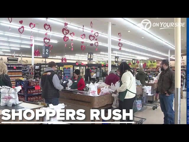 ⁣Residents rush to stock up as winter storm threatens hazardous road conditions