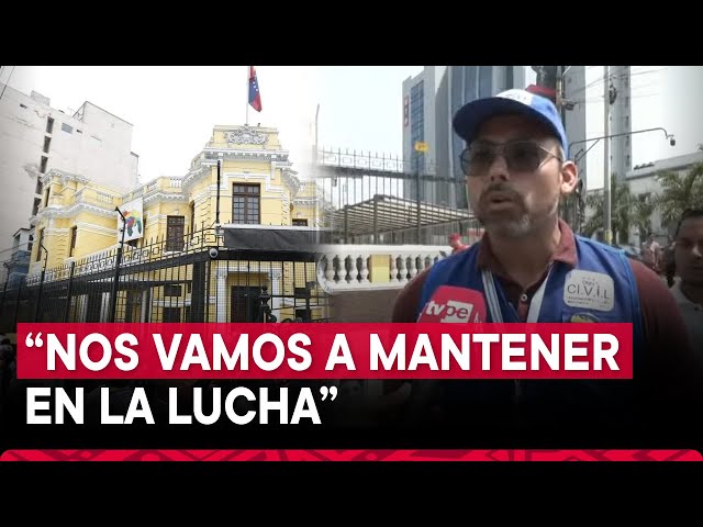 ⁣Venezolanos en Perú rechazan asunción de Nicolás Maduro en Venezuela