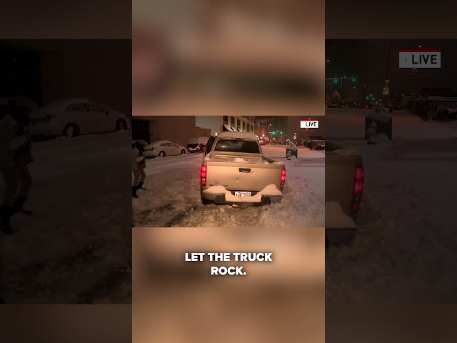 ⁣Snow storm leaves vehicles stranded in Central Arkansas