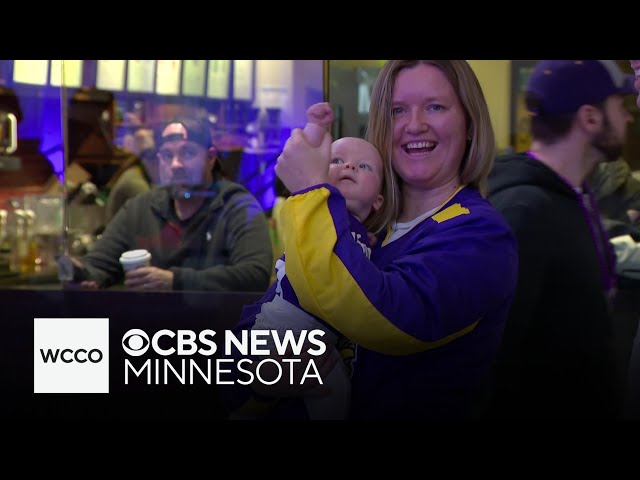 ⁣Minnesota Vikings fans rally at Mall of America ahead of playoff game