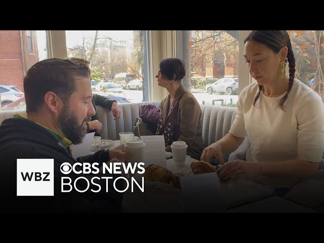 ⁣Boston coffee shop has "no laptops" policy to encourage people to interact with each other