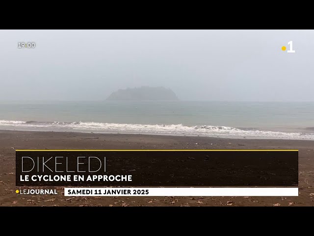 ⁣ EN DIRECT : Suivez notre édition spéciale consacrée au cyclone Dikeledi qui menace Mayotte, pla...