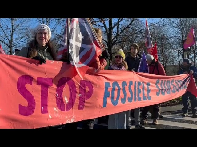 ⁣Several arrested as climate activists block major highway in The Hague