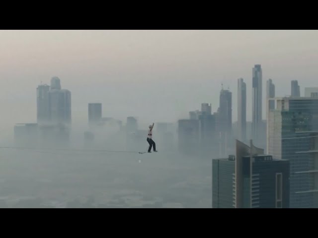 ⁣Slackline athlete walks 100 metres between Dubai towers