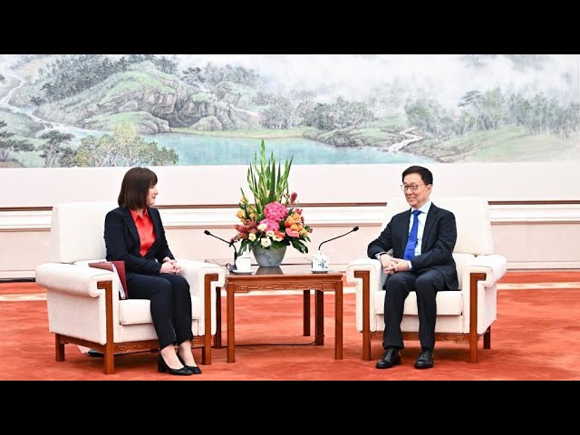 ⁣Le vice-président chinois Han Zheng rencontre la chancelière de l'Échiquier britannique à Beiji