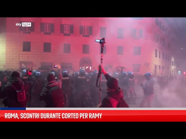 ⁣Roma, scontri durante corteo per Ramy