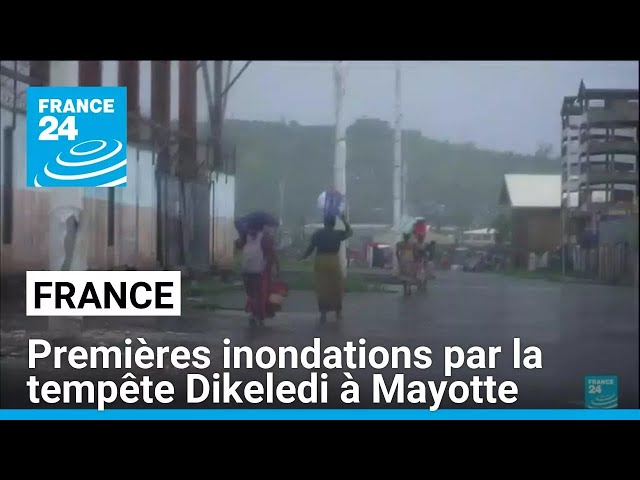 ⁣Fortes pluies et premières inondations par la tempête Dikeledi à Mayotte • FRANCE 24