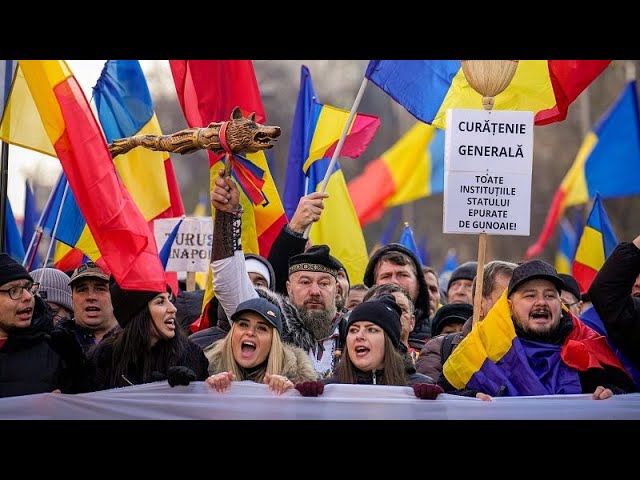 ⁣Tens of thousands of Romanians protest against annulled presidential race