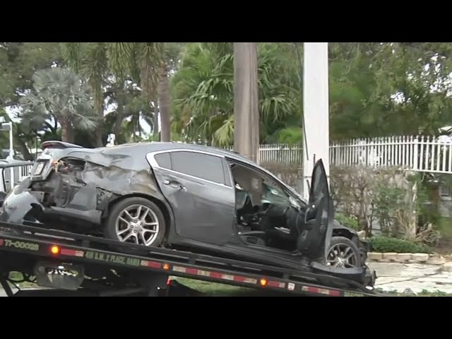 ⁣Unlicensed teen crashes car into wall belonging to Pembroke Pines home