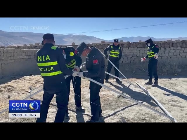 ⁣Des bénévoles et des policiers participent aux efforts de réinstallation des sinistrés au Xizang