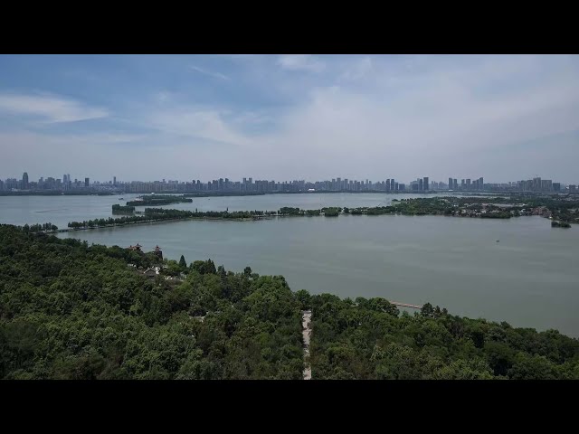 ⁣Live: Stunning Wuhan skyline views from the Chutian Terrace