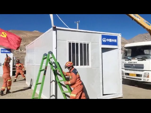 ⁣China speed: Prefabricated house set up in about 2 minutes