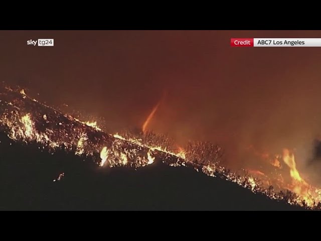 ⁣Incendi Los Angeles, tornado di fuoco e evacuazioni