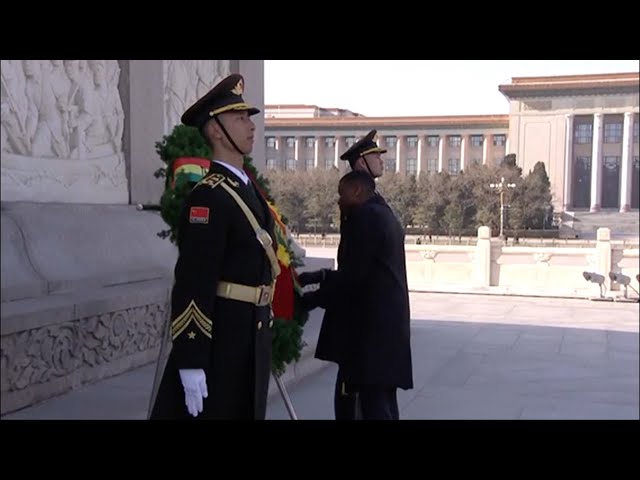 ⁣Grenada's PM lays wreath at Monument to People's Heroes