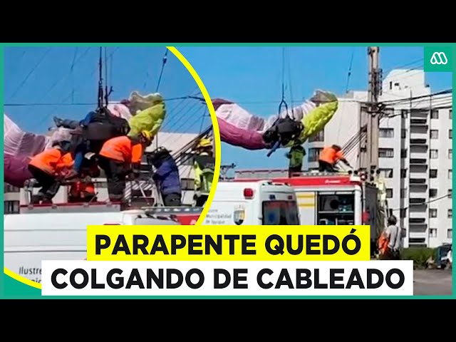 ⁣Parapente queda colgando de cableado: Dos personas quedaron con quemaduras