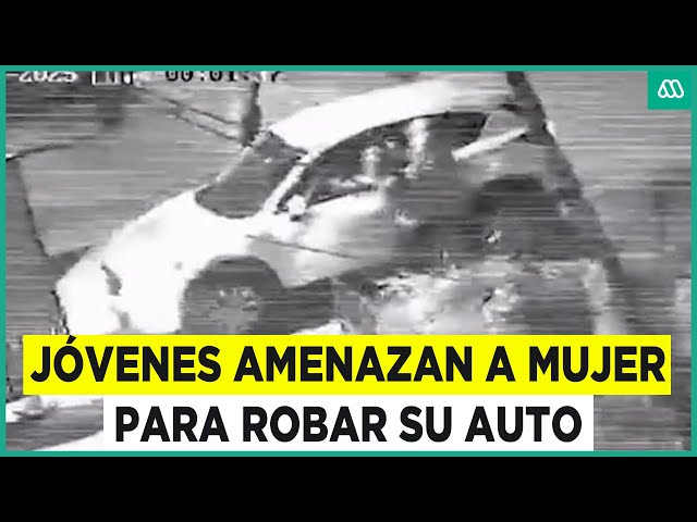 ⁣Jóvenes amenazan a mujer con armas para robar su auto: Lo usaron para tour delictual