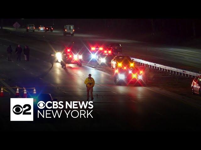 ⁣Two dead in North Massapequa Southern State Parkway crash