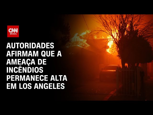 ⁣Autoridades afirmam que a ameaça de incêndios permanece alta em Los Angeles | CNN PRIME TIME