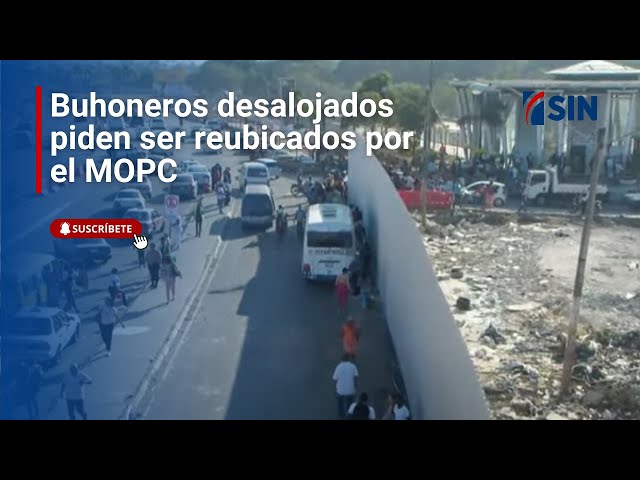 ⁣Buhoneros desalojados piden ser reubicados por el MOPC