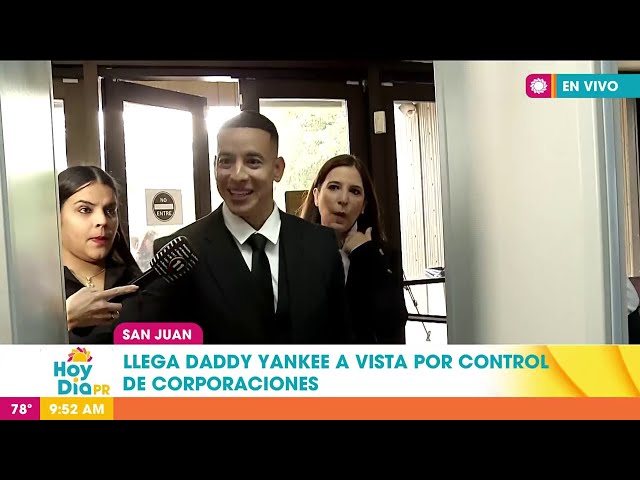 ⁣Momento cuando Daddy Yankee y Mireddys González llegan al tribunal